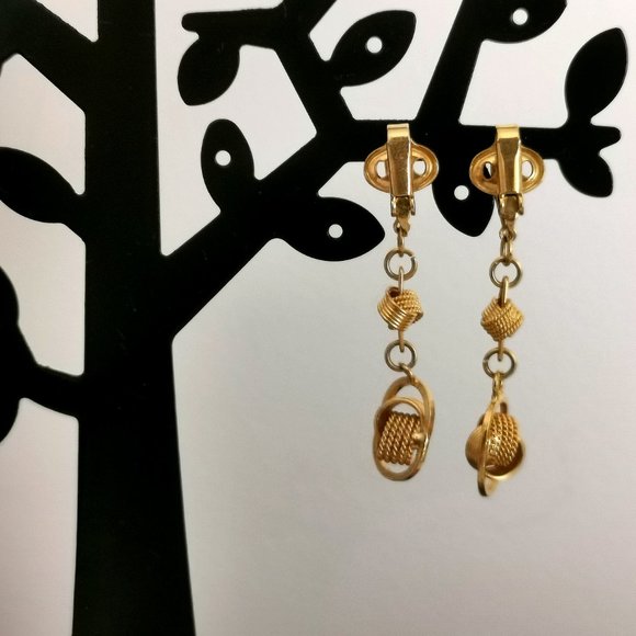 Vintage Gold Tone Clip on Earrings - Picture 6 of 8